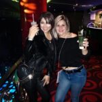 Vanessa Daroch Instagram – Mi Mejor Amiga..mi cómplice…compañera de mis locuras, karaokes, gym, recetas de cocina, compulsivas de ropa y rescate de perritos como nos decíamos. Mi Moma, Mi Butupurri, La mujer más hermosa y emprendedora eterna que conozco, aquella que lloraba cuando algo no le resultaba y en segundos se levantaba y ya tenía nuevas ideas, la que me enseñó a reírse de todo y con tutti, sin importar que el camino se hiciera más difícil a ratos.
Hoy un maldito accidente te alejó físicamente de mi lado y de tu familia, tus hijos, tu mamita, abuela, papá, hermanos y del Amor de tu vida. Se absolutamente que estás a mi lado mientras escribo esto, te siento. 
Ahora cuidarás de tu familia, de mi, de tus amigos y no dudo que tendrás el refugio para animalitos que tanto queríamos hacer…te fuiste físicamente pero de nuestro corazón jamás. Douglas, tu perrito regalón se fué a tu lado, para guiarte en este nuevo camino…porque Jamás te dejaría sola.
Acá seguiré estando siempre para lo que necesites, tus hijos tendrán siempre a su “TÍA VANE MOMA”, Hasta que a mí me toque partir y nos juntemos nuevamente Amiga Hermana, para seguir cantando, riendo, rescatando perritos que sufren, y contarte las locuras que siguieron pasándome…porque en cada una de esas historias.. también estarás tú. 
Te Adoro Moma!!!
Hasta Pronto mi Claudita 😭