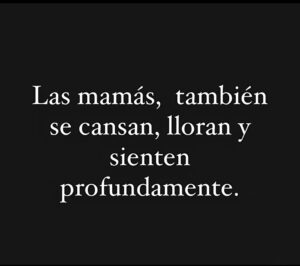 Vanessa Daroch Instagram - La fuerza que sacamos desde el útero, para seguir adelante, sin importar cómo o de qué forma recibimos el don de ser Madres!!!!❤️❤️❤️❤️❤️
Las adoro con el alma