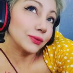 Vanessa Daroch Instagram – A esta hora y todos los viernes me escuchan por  radio ADN…junto a @chico_perez . Historias paranormales y mucho más 😍👻 Desde las 22 hrs !!!