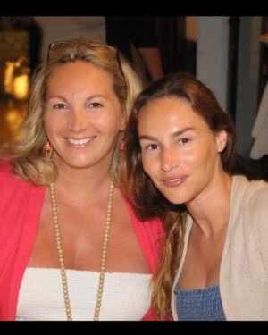 Vanessa Demouy Instagram - à toutes les mamans 
a celles qui vont le devenir , aux jeunes mamans , aux vieilles mamans , à celles qui ne le seront pas , à celles qui auraient tellement aimé l être , aux mamans anges , aux mamans d anges … et tout particulièrement à la mienne , mon roc ma force … BONNE FÊTE 💕 #fetedesmeres #mothersday @rochcatherine