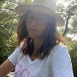 Vanessa Demouy Instagram - ressentez vous ce besoin par moment de faire une pause , même courte , loin du monde et du bruit , en pleine nature … moi oui et tres régulièrement… j ai besoin de ces moments pour me retrouver … une sorte de méditation en pleine conscience … #nature #campagne #break #silence #contemplation
