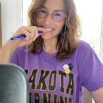 Vanessa Demouy Instagram - lundi studieux … en mode prepa pour mon émission de radio… #planetevanessa ! hate de vous y retrouver et d échanger avec vous sur les sujets qui me tiennent à cœur , le bien être , le bien manger 😜 , le « mieux vivre » , nos petits et nos grands bonheurs mais aussi nos tracas du quotidien … je vous donnerai mes astuces et j espère que vous partagerez les votres avec moi … 1ère émission le 12 septembre de 16h à 17h sur @nutriradio … si vous voulez participer à mon émission vous pouvez me laisser un mail avec votre nom votre téléphone et le sujet que vous voudriez aborder à cette adresse mail : planetevanessa@nutritadio.fr ou laisser un message sur le WhatsApp de l émission au: 0666945902 #newchallenge #radio #happy #libreantenne