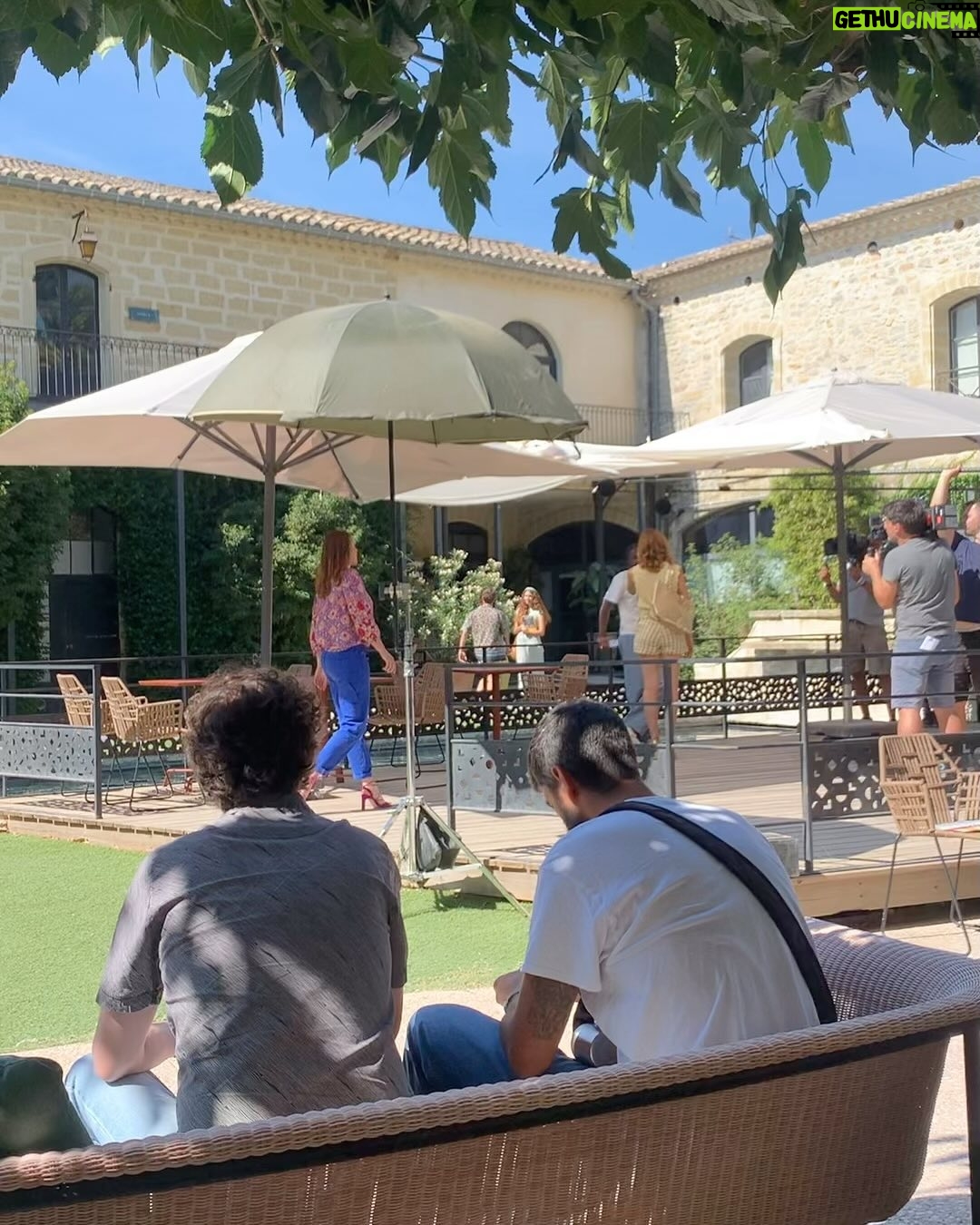 Vanessa Demouy Instagram - ⋆ 𝐓𝐎𝐔𝐑𝐍𝐀𝐆𝐄 ⋆ • • { 2023 } • • tournage du mois d’août ! ✿ • • scène de l’épisode de ce soir : vanessa & aaricia ✿ • • un plaisir d’avoir pu assister aux tournages !! ✿ • • #vanessademouy #tournage #aout #institutaugustearmand #itc #icitoutcommence #saintlaurentdaigouze #aaricialemaire