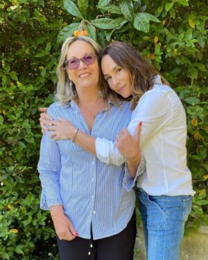 Vanessa Demouy Instagram - mon roc … si forte si douce et aimante … joyeux anniversaire maman💕 je t aime #anniversaire #birthday @rochcatherine