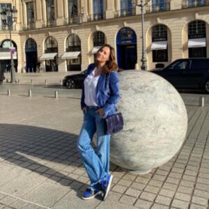 Vanessa Demouy Instagram - redécouvrir paris … entre 2 rendez vous jouer les touristes … bonheur ! #paris #sunnyday #touriste #happiness