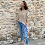 Vanessa Demouy Instagram - dorée pour le dîner … #vacances #enfamille #petitbonheur merci blandine pour ce joli pull @toscandjoeboutique