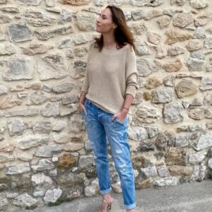 Vanessa Demouy Instagram - dorée pour le dîner … #vacances #enfamille #petitbonheur merci blandine pour ce joli pull @toscandjoeboutique