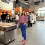 Vanessa Demouy Instagram – me voilà de retour dans la peau de Rose Latour sur @itc_tf1 … joie de retrouver les équipes et mes partenaires #tournage #icitoutcommence @tf1 @newen_studios @caliarivirginie.off @marvinpellegrino @juliesassoust @aureliepons_  photo by @baptiste.bertiin 💕