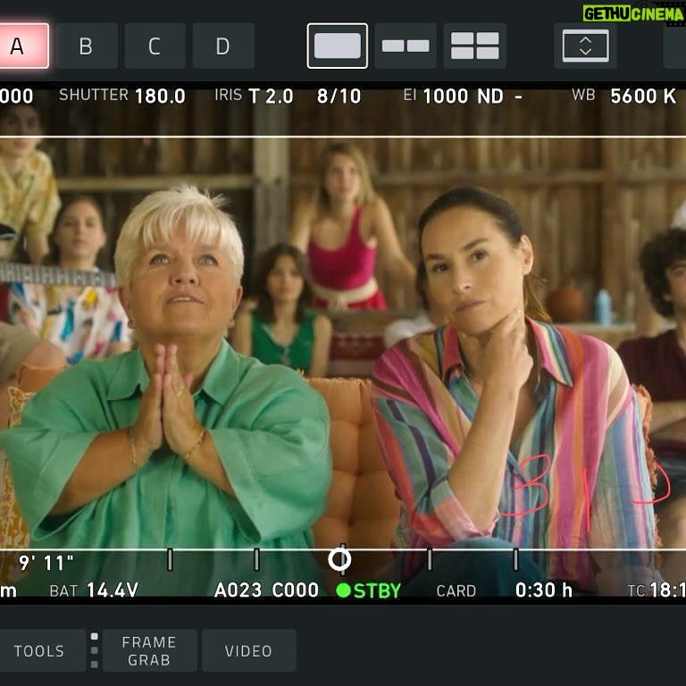 Vanessa Demouy Instagram - retrouvez moi le 25 décembre prochain sur @tf1 dans un épisode inédit de Joséphine ange gardien ✨✨✨ « chanter sa vie » avec les copains @mimiemathyperso @franckmonsigny @marie_le_cam @isabella.wav_ @bastiaanvl @lalaernoult @vigor_hugo et plein d autres !! mr #StephanCopecky a la réalisation et la production #DEMDPRODUCTION … on a tellement pris du plaisir à tourner ce téléfilm 🎉 on espère que vous en aurez en le regardant !!hâte hâte hâte