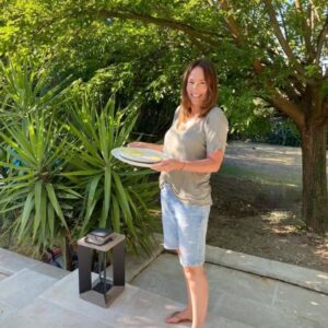 Vanessa Demouy Instagram - oui j’ai encore fait un gâteau … tout d abord parce que j adore ca … mes proches aussi … et aussi parce que mon plaisir et mes petits bonheurs sont plus importants que mon tour de taille … et puis vous êtes tellement nombreux à avoir l air de vous soucier de mon poids que je n ai pas besoin de le faire 😜😘 #gourmade #libre