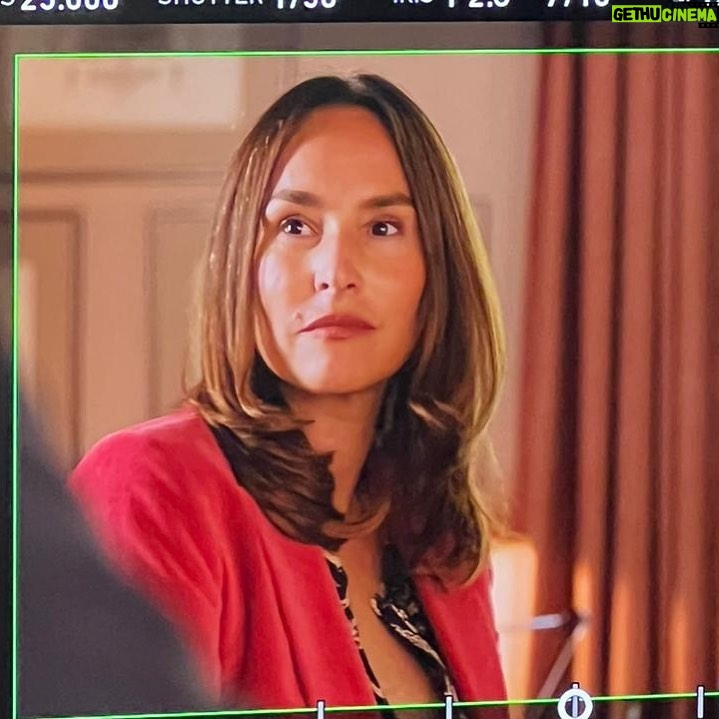 Vanessa Demouy Instagram - sur le plateau de @itc_tf1 … merci @virginie_gazzola pour les photos 💕 #tournage #film #serie @tf1 @newen_studios