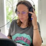 Vanessa Demouy Instagram - et voilà la 1 ère émission de #planetevanessa vient d être diffusée !! quel plaisir j ai eu à échanger avec dominique , caroline et yannick !! j espère que cela vous a plu à vous aussi … si vous avez à votre tour envie de venir partager un moment d antenne a mes côtés pour discuter et échanger sur le bien être , le mieux vivre n hésitez pas et laisser moi votre nom votre prénom et le sujet que vous aimeriez qu’on aborde a l adresse suivante : planetevanessa@nutriradio.fr vous pouvez aussi laisser un message vocal sur le repondeur de l’émission au 0666945902 !! je vous dis à la semaine prochaine sur @nutriradio et si vous avez raté l émission elle repasse en rediffusion mercredi et samedi #radio #bienetre #mieuxvivre #entrenous #libreantenne