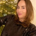 Vanessa Demouy Instagram - je vous souhaite un joyeux noël à tous … une pensée particulière à ceux qui ne peuvent pas le fêter , à tous ceux qui le passent seul … #noel #partage #famille #paix