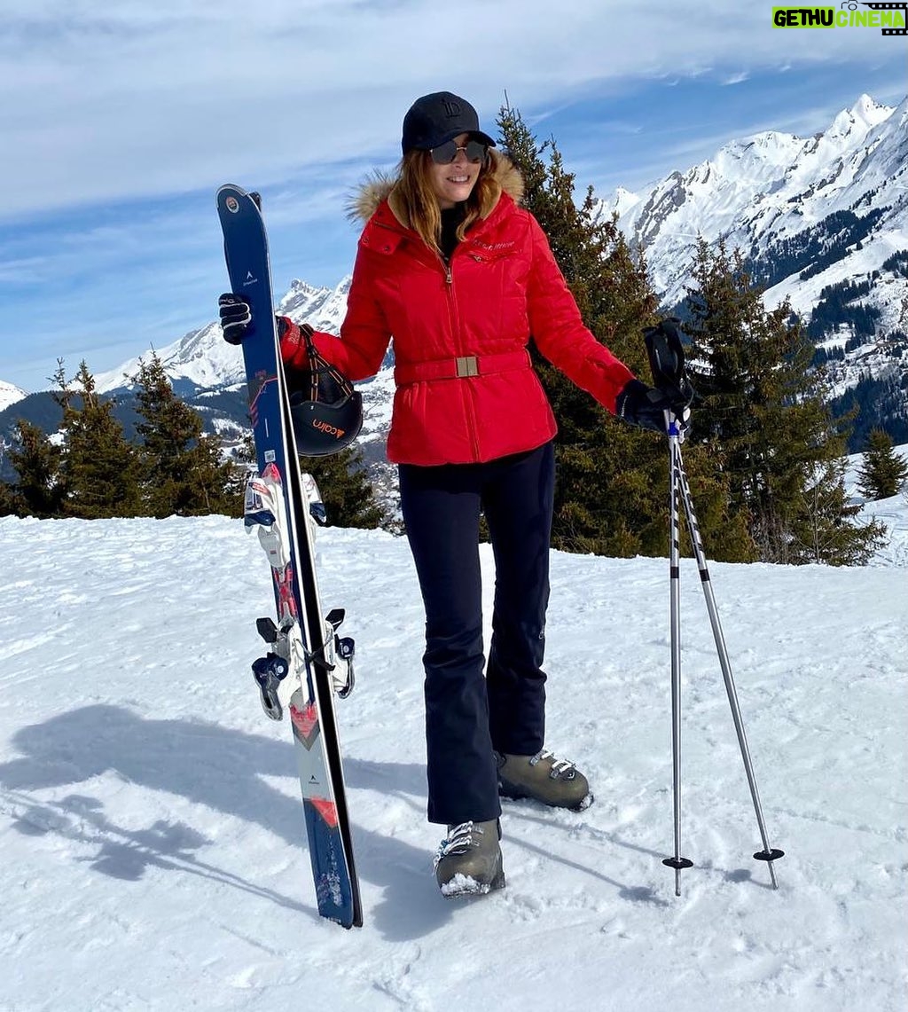 Vanessa Demouy Instagram - profiter de chaque moment … se remplir de belles énergies et de beaux souvenirs … #montagne #ski #famille