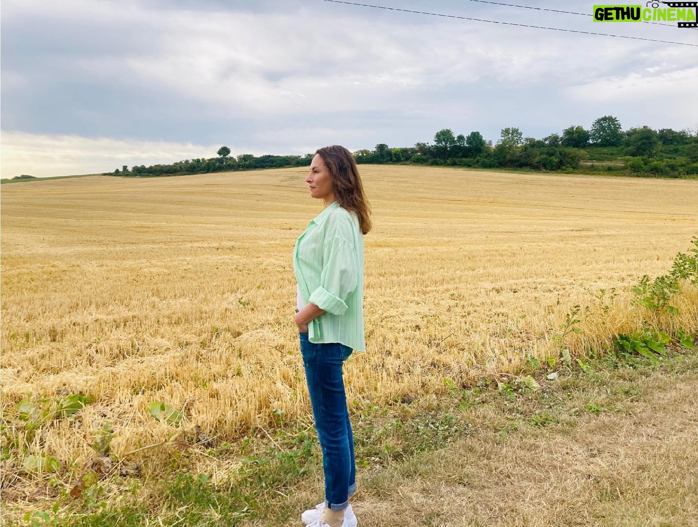 Vanessa Demouy Instagram - en tournage … @tf1 … @mediawan.officiel … merci @janninaudrey pour la photo 😘