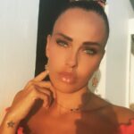 Vanessa Lawrens Instagram – Je vous souhaites un joyeux noël 🎁 en espérant que le papa noël vous a gâtés et que vous êtes avec les personnes que vous aimez . Votre famille vos amis 👯 et que l’année 2021 soit meilleur que la précédente . ❤️. Prenez soin de vous et de vos proches 🎅