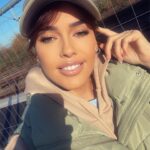 Vanessa Lawrens Instagram – Quand le train est passé, on ne le rattrape pas.” “Pense que maintenant, à cet instant, tu es en train de créer… En train de créer ton propre avenir.” “Le train-train quotidien va bientôt dérailler, qui veut rester dedans n’a qu’à bien s’accrocher. ” 🤷🏽‍♀️✅⭕️🤫