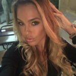 Vanessa Lawrens Instagram - Si tu devais me décrire en un seul mot tu dirais quoi ? #question #instapics #good #goodvibes 🙌🏼