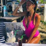 Vanessa Lawrens Instagram - 👀 qu’elles sont tes résolutions pour 2019 ? C’est le grand jour le jour J 🎉🎉🎉🎉🎉🎉🎉🎉🎉 on termine 2018 en beauté !!! #happy #love #hollydays #christmas BON RÉVEILLON