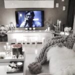 Vanessa Lawrens Instagram - Casa de papel tu aimes cette série ? Moi j’adore !!!!! #love #lifestyle #nomyhome🌹 @zeynepshome