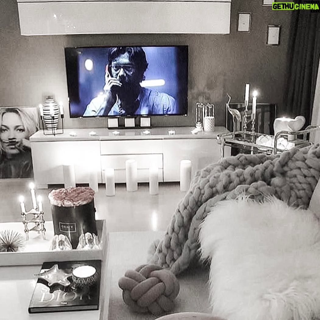 Vanessa Lawrens - 6.8K Likes - Casa de papel tu aimes cette série ? Moi j’adore !!!!! #love #lifestyle #nomyhome🌹 @zeynepshome