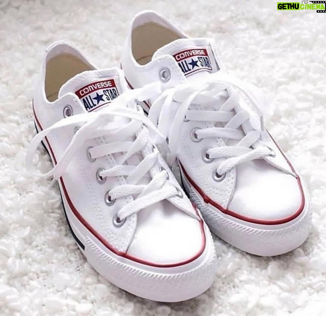 Vanessa Lawrens Instagram - 👟 #shoes #shoesaddict