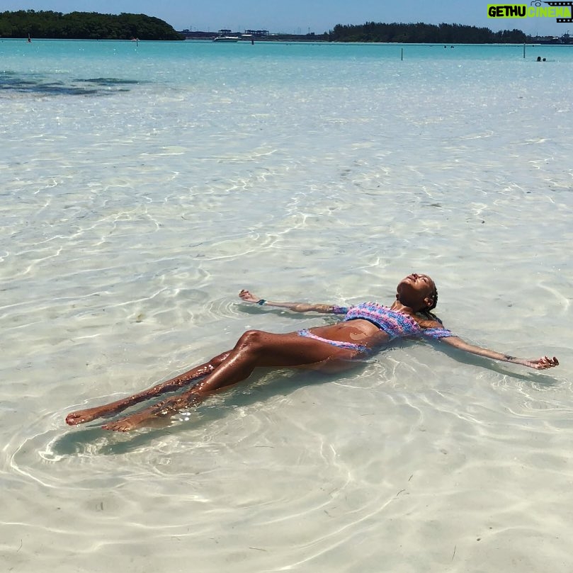 Vanessa Lawrens - 9.1K Likes - Un coin de paradis ... 💧💧💧 et toi quelle est ta prochaine destination ?? #repdom #caraibes #paradis