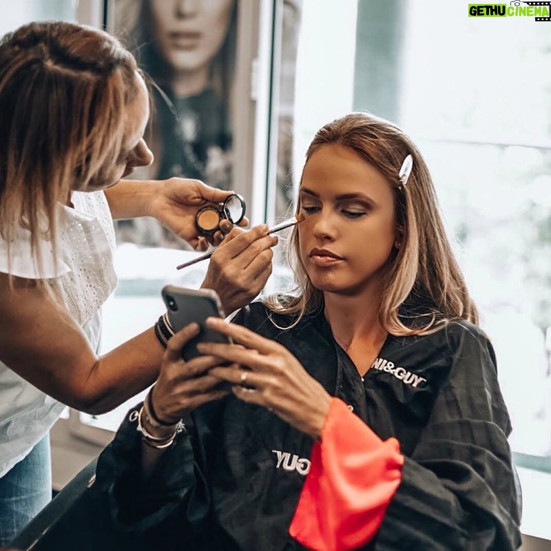 Vanessa Lawrens - 10.1K Likes - Shooting ... toi aussi et que que tu aimes te faire chouchoutée ??? #shooting #picoftheday #anges11 #pics 🐨