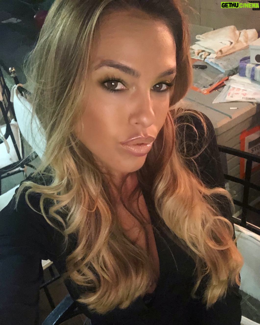 Vanessa Lawrens - 6.3K Likes - BACK HOME ... 🌹