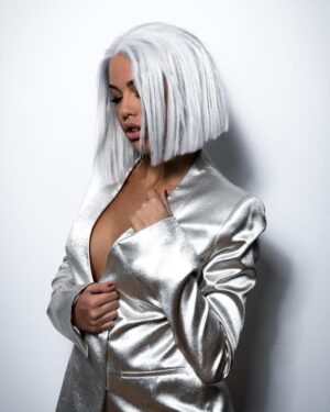 Vanessa Lawrens Instagram - ❌❌❌ #instapics #girl #girly #mode . Tu fais quoi de ton dimanche ? Moi télé et chocolat 🍫 🤪 @bruaurelien for the hair