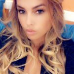Vanessa Lawrens Instagram – Comment on tient le coup la famille ? #prenezsoindevous ❤️