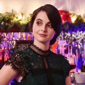 Vanessa Marano Instagram - Guess who's coming back to @foodnetwork! 

#OneDeliciousChristmas will air on Thursday, December 15th at 8pm.

Spoiler alert: this whole Christmas movie thing is really just a long con to redeem myself and my father from our appearance on Cupcake Wars.