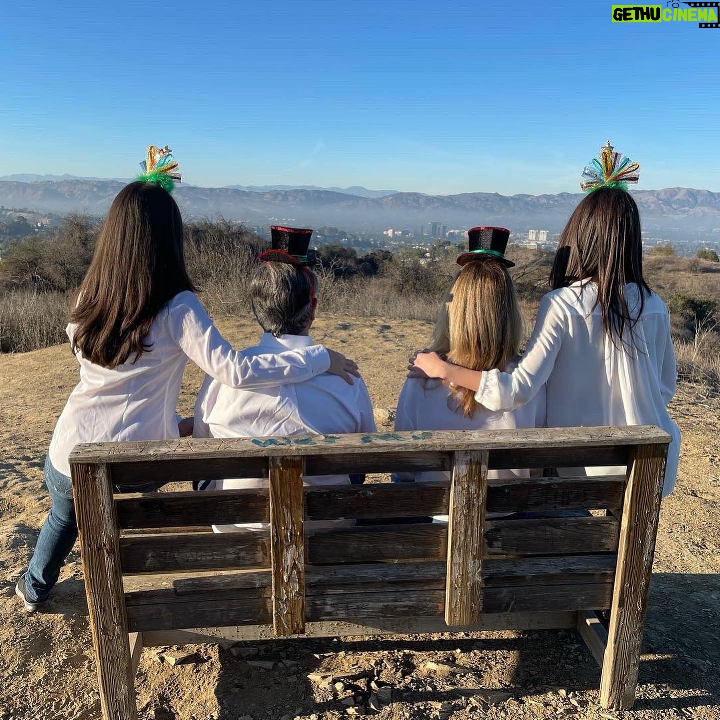 Vanessa Marano - 27.5K Likes - Happy New Year from the Marano Family! 🥳✨🎊 #happynewyear2022