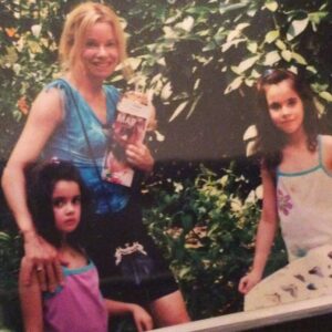 Vanessa Marano Instagram - Happy Birthday mom! 🥳