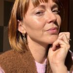 Vanessa Pilon Instagram - Un autre épisode de « Vanessa fait un reel au lieu de faire une recherche internet ». 🥴 Connaissez-vous des organismes qui œuvrent dans l’apprentissage en forêt, pour les enfants? C’est pour le @salonapprentissage dont je suis porte-parole 🌷📝🌳 MÂRCIIII! 💛💛💛