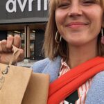 Vanessa Pilon Instagram – Avril, c’est:
-Des fruits et légumes biologiques toute l’année 🍎🥦
-Au moins 50% de produits locaux 💛
-Une section santé et beauté naturelle avec mes marques favorites 🌱
-Un bistro de repas cuisinés à partir d’aliments biologiques 🥙🍴
-Des espaces où tout a été réfléchi pour une meilleure expérience de magasinage, de l’éclairage à la musique classique apaisante 🤌🏽✨
 
Pour toutes ces raisons, j’ai adopté les magasins @avrilsante pour ma famille. J’y entre les yeux fermés (c’t’une métaphore), parce que je sais que mes valeurs seront présentes à travers le choix des produits offerts.
 
Pour moi, @avrilsante a transformé le paysage des « magasins de produits naturels », en rendant l’expérience facile, abordable, agréable. Pour vrai, je nous trouve chanceux d’avoir cette chaîne québécoise qui s’installe partout à travers la province. 
 
Cette semaine, ils ont ouvert leur 12ème magasin, à Repentigny.
PARTY! 🎉 #avrilsante #pub