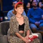 Vanessa Pilon Instagram - Une p’tite léoparde pas maquillée, à @cafinitbienlasemainetva ce soir, 19h00. 🐆💫 C’était mon premier plateau à la télé conventionnelle depuis le début de mon défi « un an sans maquillage », pis, OF COURSE, j’avais un méga bouton entre les deux yeux, juste pour me tester encore plus. 😂🫠Merci pour la belle entrevue @juliebelanger1 et @jmanctil. 💛 Photos par @vabrossard