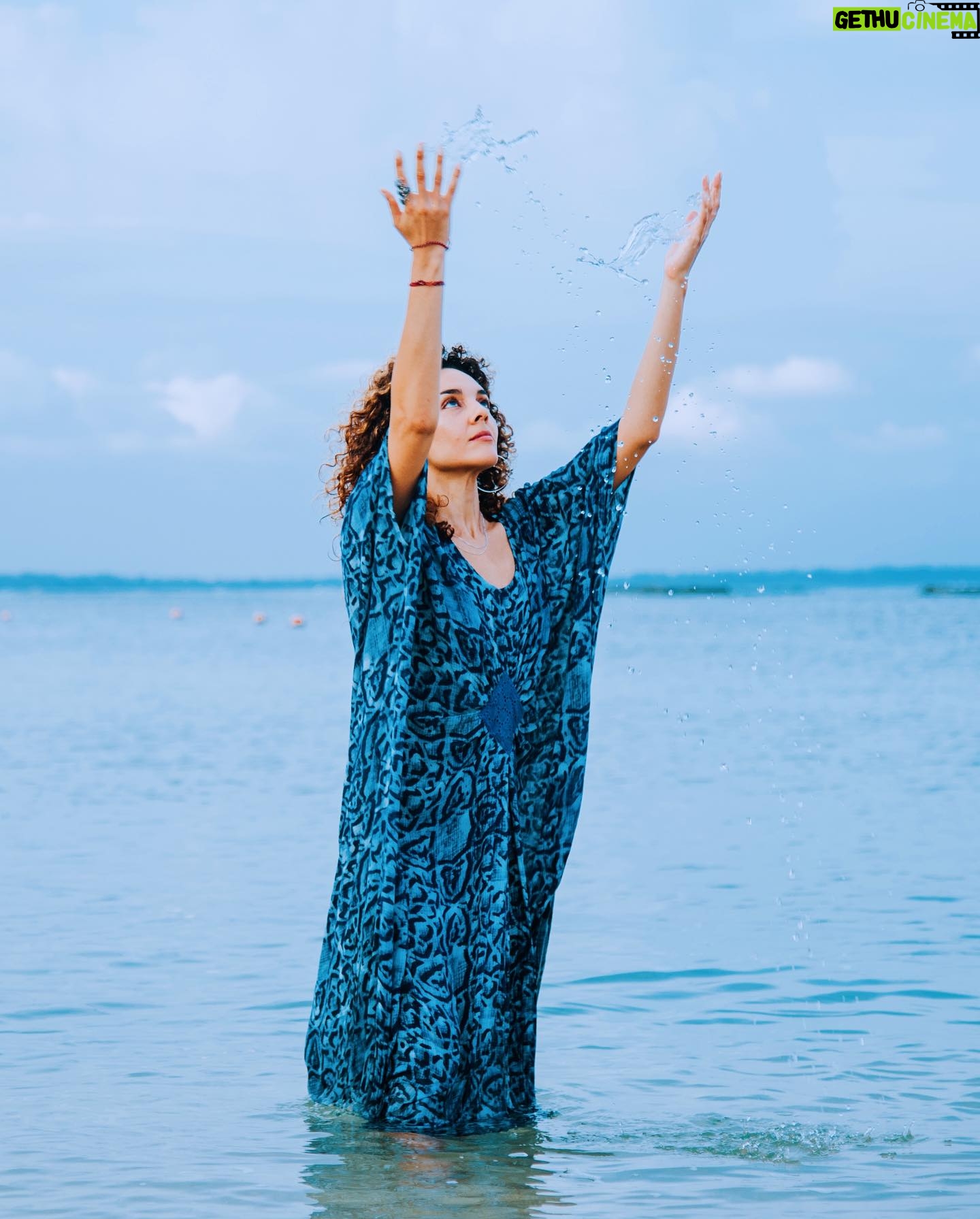 Vanessa Rubio Instagram - Blue Magick 🩵💙🩵 ocean and sky soothing us into Blue all the time