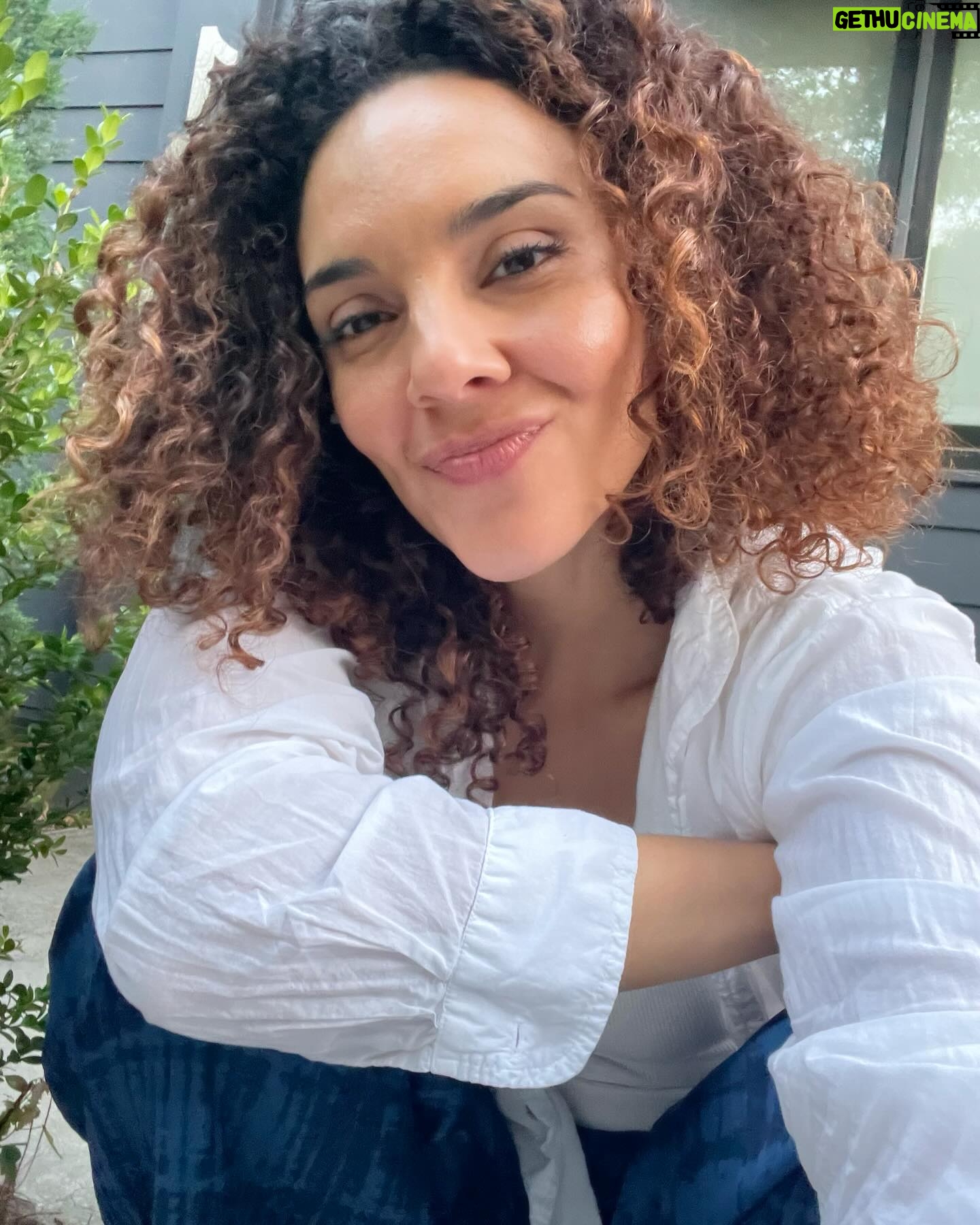 Vanessa Rubio Instagram - Playing Carmen on @cobrakaiseries is still a flower that continues to bloom in my heart ❤️ what a journey! Major chapter in my life 🩵It takes a village 🥰🫶🏽💛
