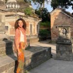 Vanessa Rubio Instagram - I’ve been continuing to fill my heart with travel. This first photo captured by @nicoletteaguinaldo after a visit to the very special Asura meditative cave in Pharping, Nepal, embodies the whole journey sweetly. May all the compassion and prayers poured out of Nepal come back manyfold at this time after the recent earthquake. There is so much spiritual wisdom here. I was beaming with joy in the meditative practice and energies ✨📿✨🙏🏽