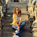 Vanessa Rubio Instagram - Life is life 📿💛traveling in Nepal, visiting sacred sites and temples 🌞✨