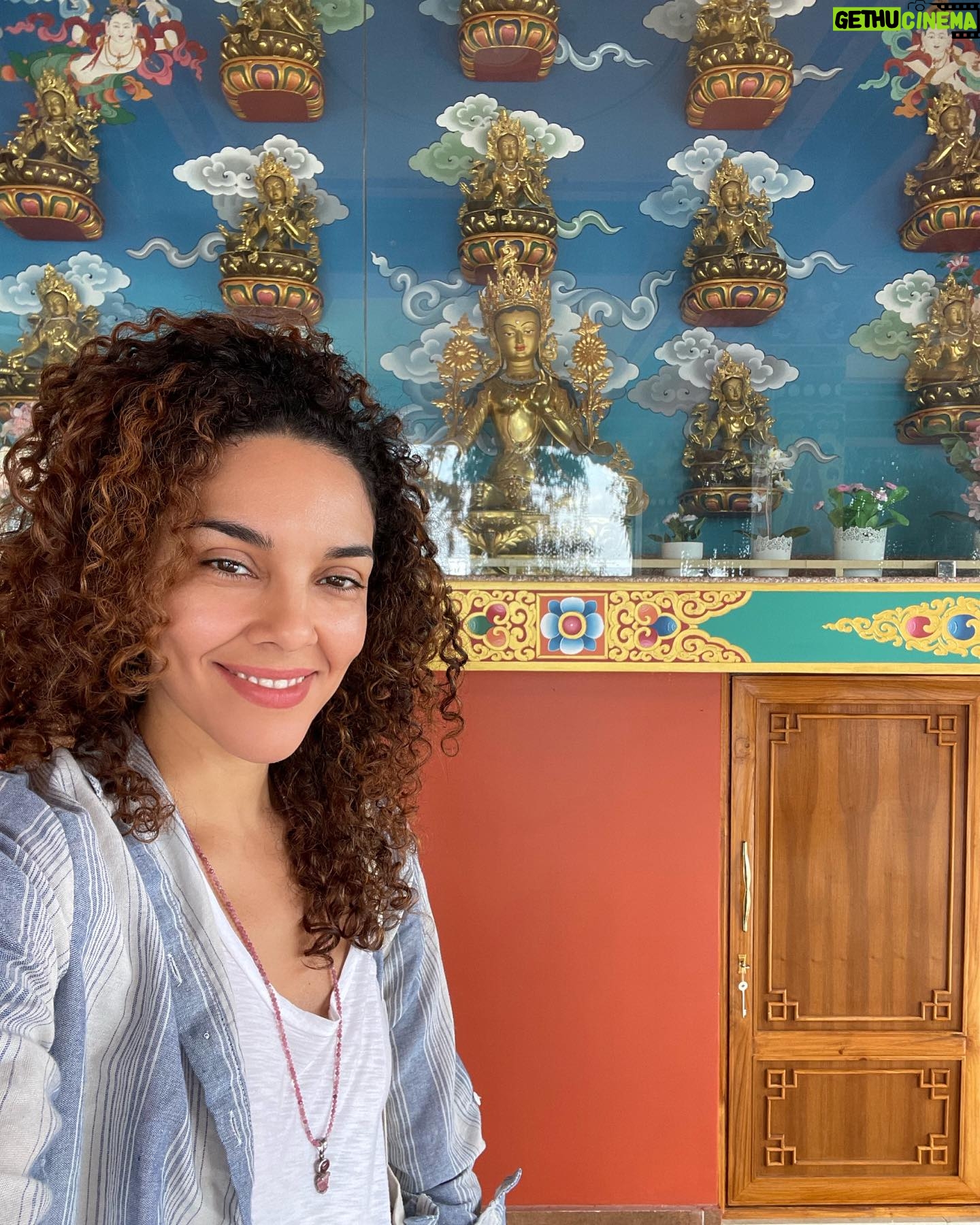 Vanessa Rubio Instagram - First few days in Nepal 🤍 this journey is so full already 🩵🙏🏽✨prayer wheel emanations, river flows of compassion, sacred site visits. Here, some photos from the Kopan Monastery