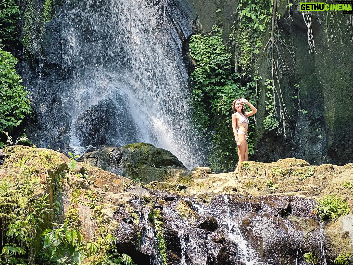 Vanessa Rubio Instagram - Taman Sari Waterfall near Ubud had a special energy for me. It was one of my favorites 🩵