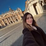Vanessa Silva Sperka Instagram - Volveremos ❤️ Gracias Roma por tanto… Gracias Dios. Juntos, sanos y fuertes. El amor es la fuerza que mueve el mundo. Con amor y por amor 💕