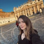 Vanessa Silva Sperka Instagram - Volveremos ❤️ Gracias Roma por tanto… Gracias Dios. Juntos, sanos y fuertes. El amor es la fuerza que mueve el mundo. Con amor y por amor 💕