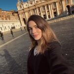 Vanessa Silva Sperka Instagram - Volveremos ❤️ Gracias Roma por tanto… Gracias Dios. Juntos, sanos y fuertes. El amor es la fuerza que mueve el mundo. Con amor y por amor 💕