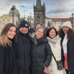 Vanessa Silva Sperka Instagram - La familia es lo más importante. Hoy cumplen años 2 de mis personas favoritas. La mejor madre de mundo @katerinasperka, mi cascarrabias favorita, la mamá perfecta, incondicional, porque siempre está ahí para mi, agradezco a Dios que tú seas mi mamá y ojalá que en mis siguientes vidas también pueda disfrutar de tu amor❤️ Y mi hermana menor @vvickysilvasp la pinky, un regalo de vida que Dios nos dio, te soñamos y te deseamos tanto todos en la familia que creo que por eso te tenemos tan malcriada. Siempre serás la bebé de la casa💝 Deseo que siempre sean felices, que siempre tengan salud y que nuestro amor perdure con el tiempo. Las amo con todo mi corazón. Feliz cumpleaños 🎈🎉❤️