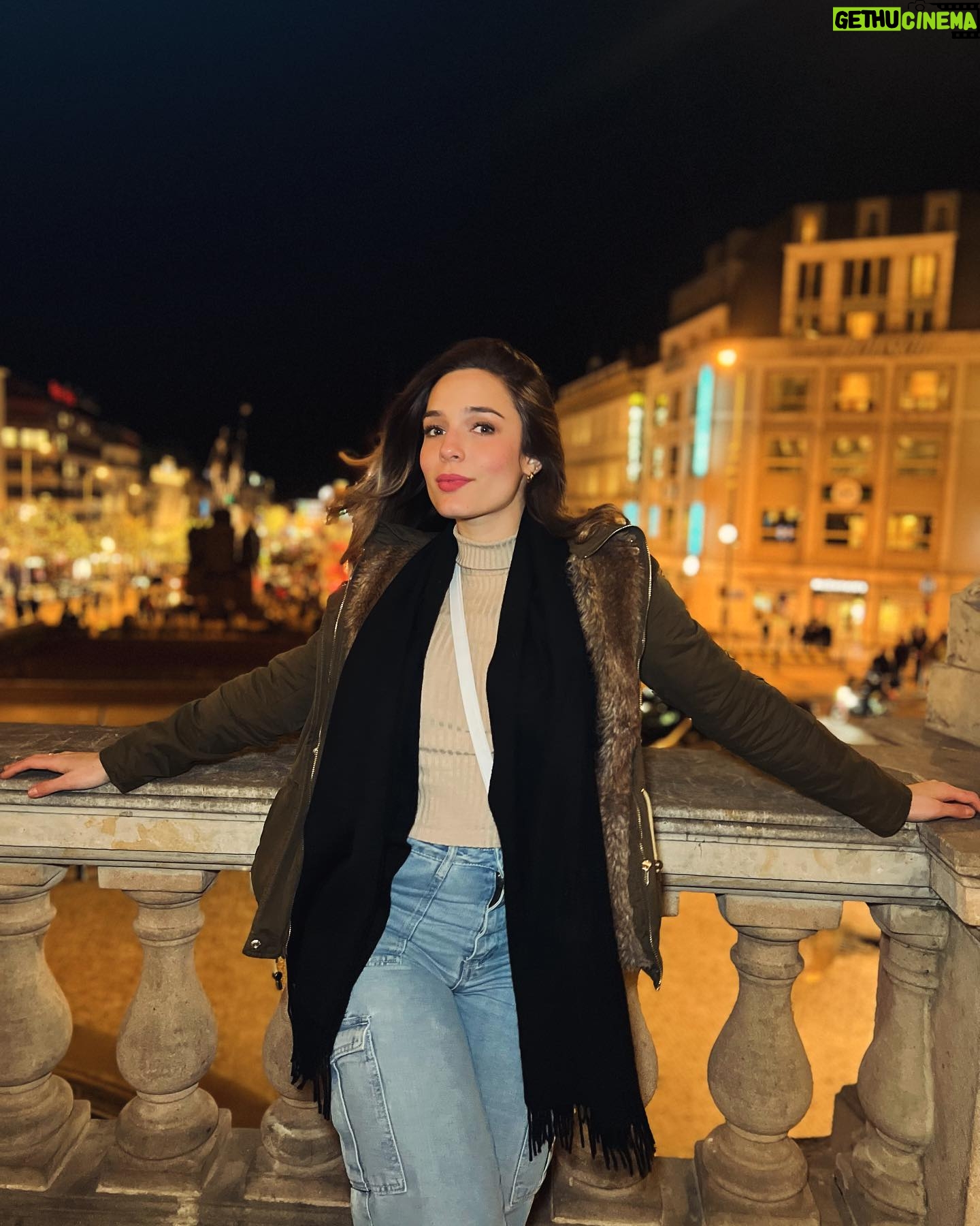 Vanessa Silva Sperka Instagram - Así recibo mis 27 años, en una ciudad que soñaba conocer💕💝 feliz cumpleaños a mi!!!! Estoy muy feliz💕 Envíen sus buenos deseo ⬇️⬇️⬇️⬇️
