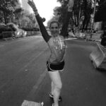 Vanessa Silva Sperka Instagram – Mi primera media maratón ❤️ 21 KILÓMETROS se dicen fácil pero solo quien lo ha hecho sabe el esfuerzo físico y mental que hay detrás.
De no hacer nada de ejercicio ya tengo aaaaaños levantando pesas.
De no lograr correr ni un minuto porque me empezaban a doler los oídos, la cabeza y me quedaba sin aire, a correr 21k. No ha sido de la noche a la mañana pero siempre que me propongo algo lo consigo y esta no es la excepción. 
Que bonita sensación🌸💜 Me siento muy bien y orgullosa de mi misma. Disciplina y constancia más nada. #carrera #mediamaraton #21km #kardias #carrerakardias2024