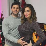 Vanessa Silva Sperka Instagram - Afortunada, no hay más palabras! Estos momentos lo son todo, recuerdos que atesoraré por siempre en mi corazón! GRACIAS DIOS por este regalo 💝 después de tantos años por fin paso una navidad así… Mi amada familia, nos faltaron Sarita y Rafi pero aquí están en nuestro corazón ❤️… Los amo 🥰